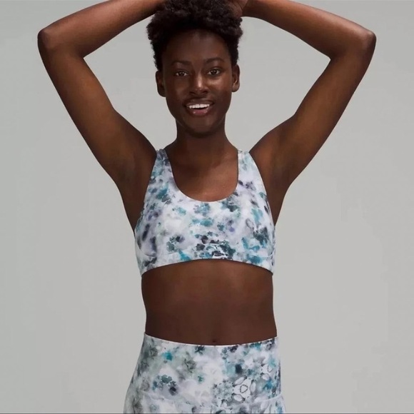 (NWT) Lululemon Light Support Nulu Yoga Bra Size: 4